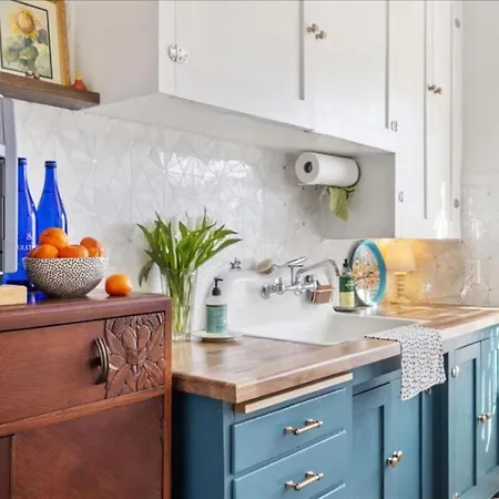 Bright & Cozy 2Br | Near Downtown, Msu & Hospitals Apartment